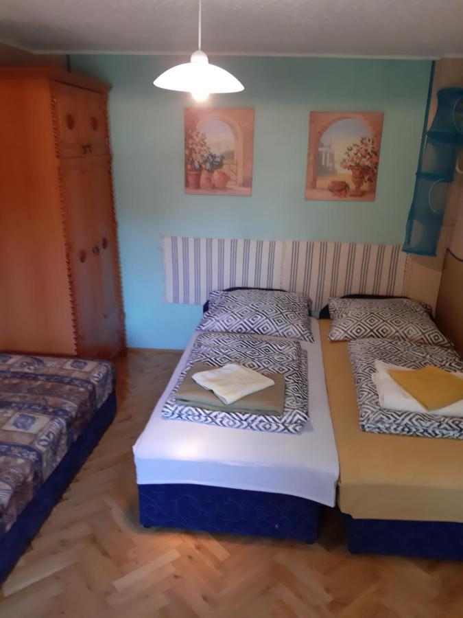 Andi Ueduelohaz Szolnok Extérieur photo